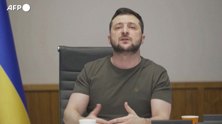 Zelensky sferza l'Occidente: "Vi manca il coraggio"