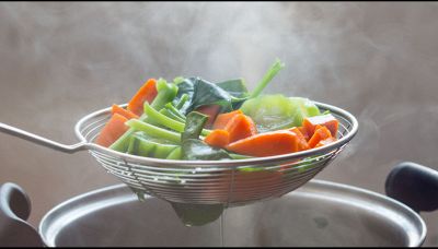 Verdura: meglio cruda? Non sempre: ecco quale è meglio cuocere