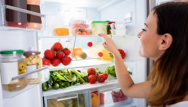 Frigorifero, il cestino “mangia prima” ti farà risparmiare denaro