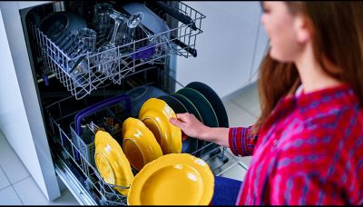 Caro bollette: quanto consuma una lavastoviglie, come risparmiare