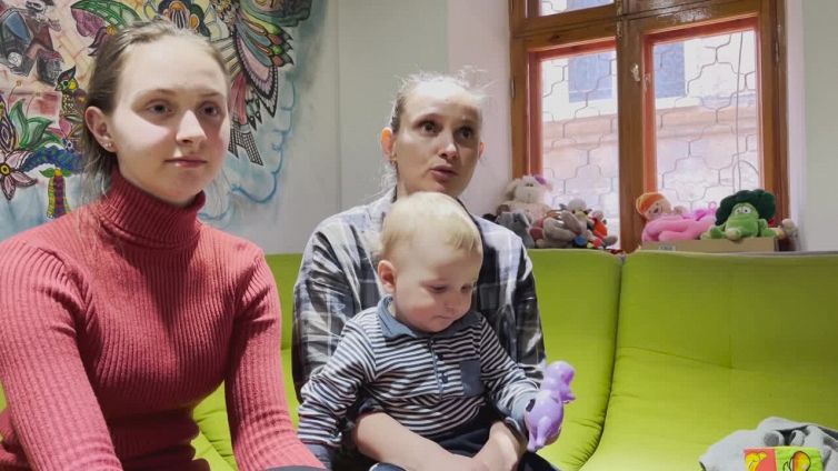 Madre scappata da Mariupol, ha fatto scudo al bambino con il proprio corpo