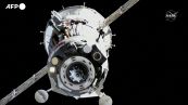 La Soyuz rientra a terra con due russi e un americano