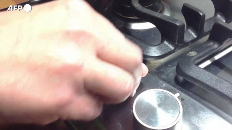 Bollette, primo ribasso da 18 mesi ma il conto e' salato