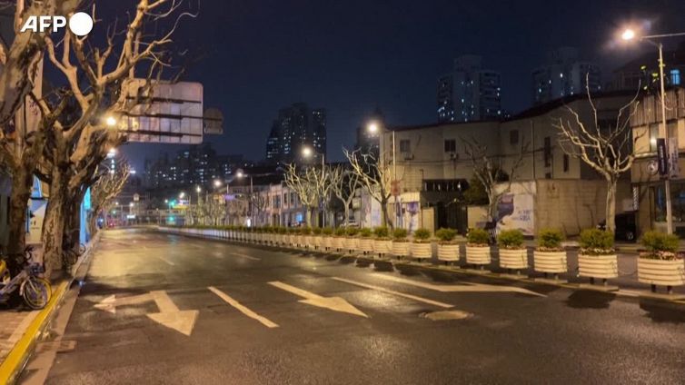 Shanghai, strade deserte nella parte occidentale poche ore prima del lockdown