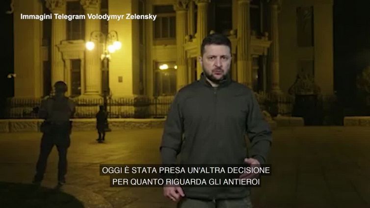 Zelensky annuncia il licenziamento di alcuni traditori: "Saranno tutti puniti"