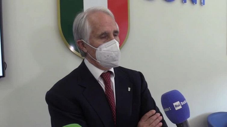 Malagò: "Solo nel calcio si chiede testa presidente e del ct dopo fallimenti"