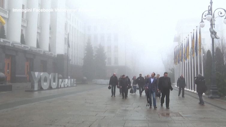 Ucraina, Zelensky incontra Metsola a Kiev: "E' stato un gesto eroico venire qui"