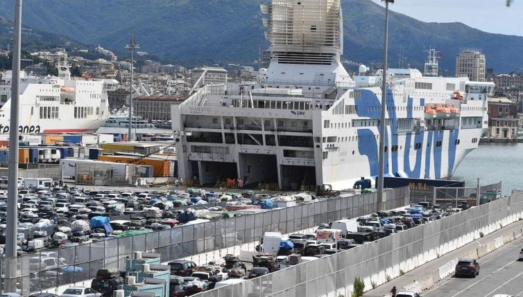 Rincari carburante, scoppia il caso traghetti