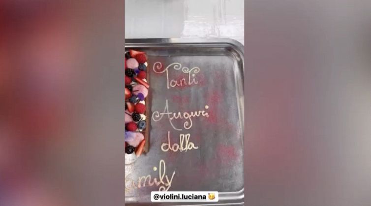 Fedez, un po' di normalità dopo l'intervento: felice al compleanno della nonna Luciana