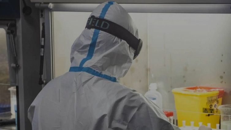 Nuova variante Xe: quanto è contagiosa e quanto è grave