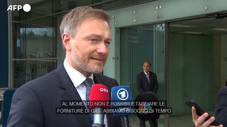 Germania: "Impossibile per il momento interrompere l'import di gas russo"