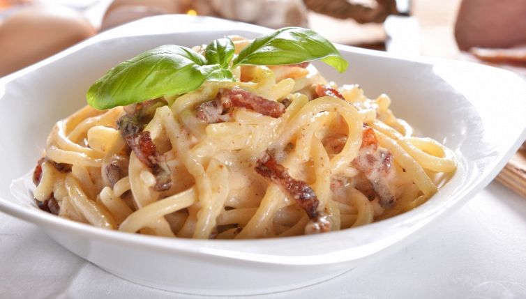Carbonara perfetta? Il segreto sta nello sbattere 3 volte le uova