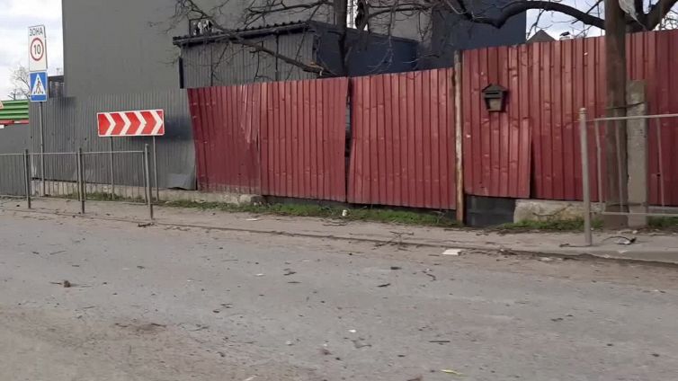 Ucraina, per le strade di Gostomel: la citta' bersagliata dai russi
