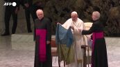 Il Papa con una bandiera da Bucha, 'Onu impotente'