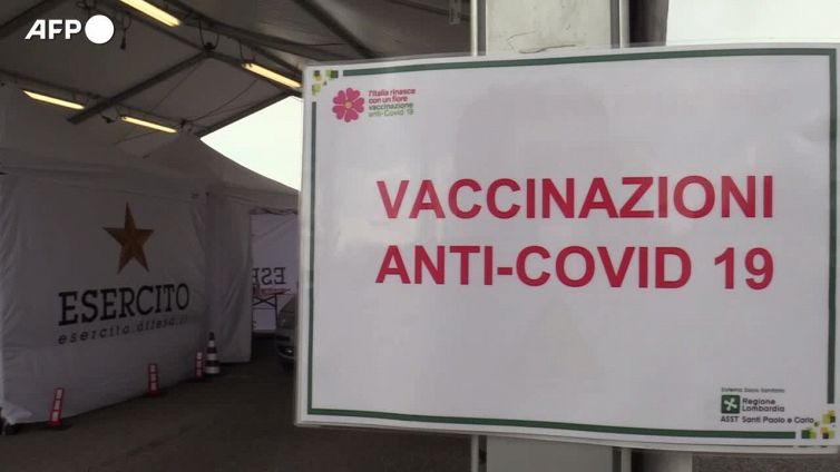 Medici: "Quarta dose col freno. Reticenza e confusione"