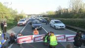 Clima: Svizzera, a Losanna ambientalisti bloccano l'autostrada