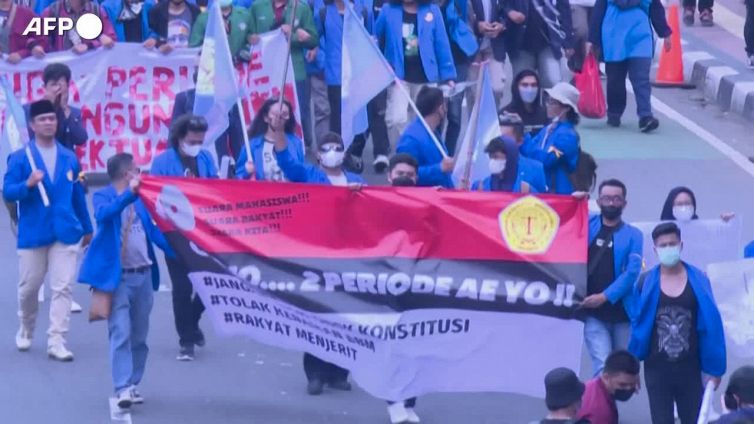 Indonesia, studenti contro l'eliminazione del limite del doppio mandato presidenziale