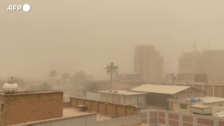 Iraq, tempesta di polvere e sabbia: decine di ricoveri