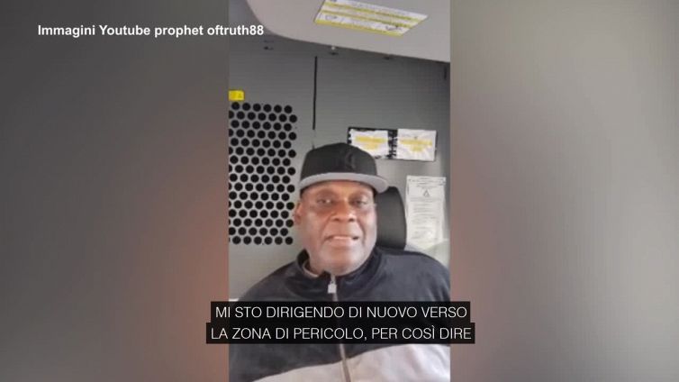 Spari in metro a New York, il fuggitivo su YouTube