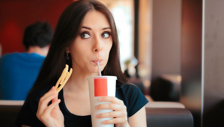 Fast food, non ordinare il ghiaccio nelle bibite: i motivi