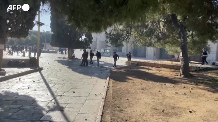 Gerusalemme, scontri fra palestinesi e polizia israeliana sulla Spianata delle moschee