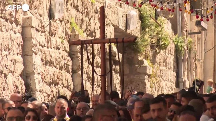 Gerusalemme: oltre mille persone a Via Crucis nella Citta' Vecchia