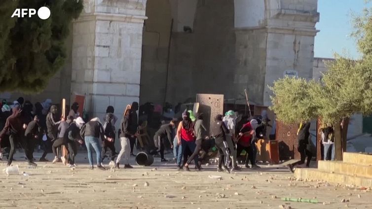 Battaglia sulla Spianata delle Moschee, scontri e feriti