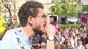Parigi, migliaia di persone in piazza protestano contro Macron e Le Pen