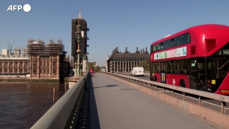 Le forze britanniche addestrano gli ucraini a Kiev, BoJo bandito in Russia