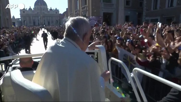 Ucraina, Papa: "Guerra tremenda, i giovani pagano il prezzo piu' alto"