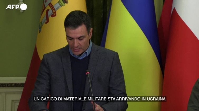 Ucraina, la Spagna invia un carico di armamenti da 200 tonnellate