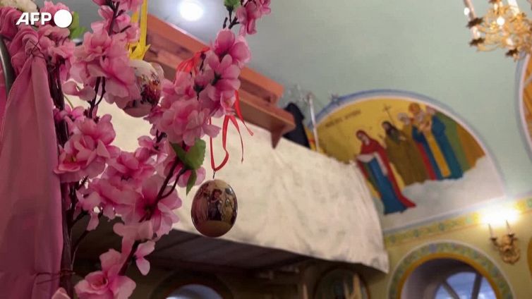 Ucraina, i bombardamenti nel Donbass non fermano le celebrazioni per la Pasqua