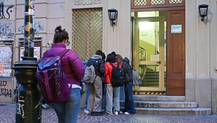 Mascherine e FFP2 a scuola, regole ed eccezioni