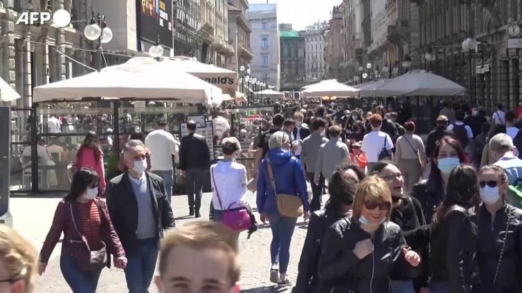 Covid, fermi al plateau ma segni che curva puo' salire