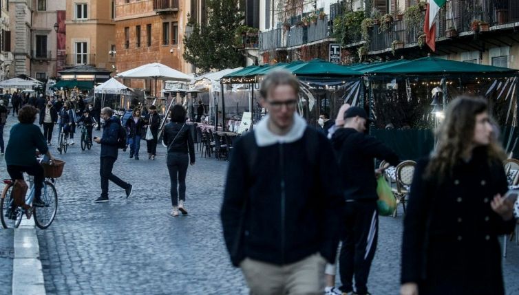 Omicron, i nuovi sintomi che colpiscono i vaccinati