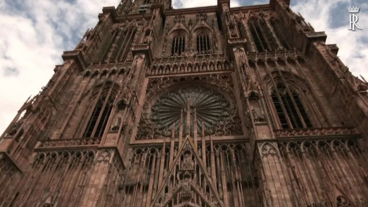Mattarella visita la cattedrale di Strasburgo, poi rientra a Roma