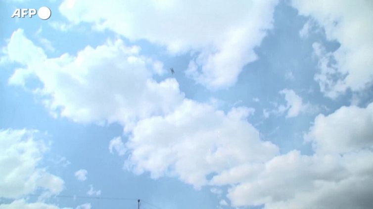 Le truppe ucraine usano l'artiglieria pesante in una battaglia a Yampil