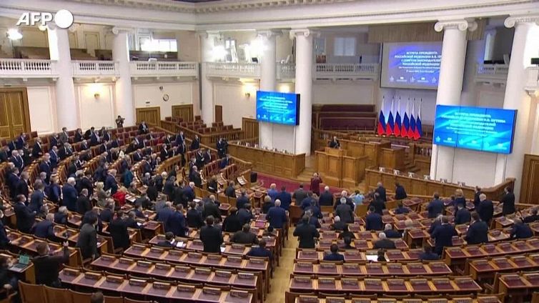 Putin: "Risposta fulminea se altri interferiscono in Ucraina"