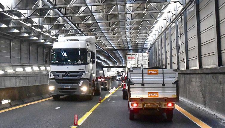 File e ritardi in autostrada: per chi e quando è previsto il rimborso cashback