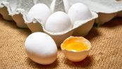 Perché non devi mettere i gusci rotti dell'uovo nel cartone