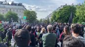 Primo maggio, scontri tra agenti e gruppo di manifestanti a Parigi