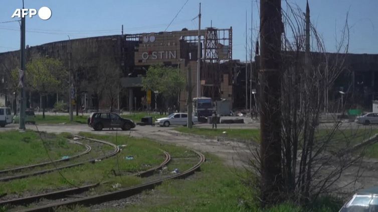 Viaggio nella devastata Mariupol, una lotta quotidiana per sopravvivere