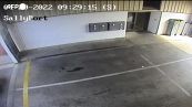 Usa, la poliziotta aiuta il detenuto ad evadere: il filmato della videosorveglianza