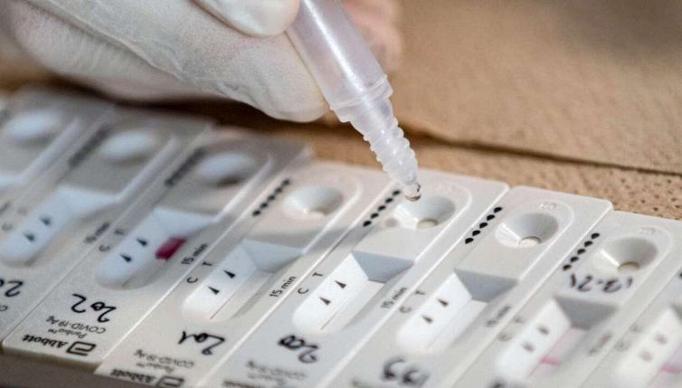 Covid, i sintomi delle nuove varianti Omicron 4 e 5