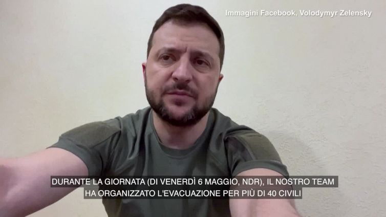 Zelensky: "Evacuati oltre 40 civili da Azovstal"