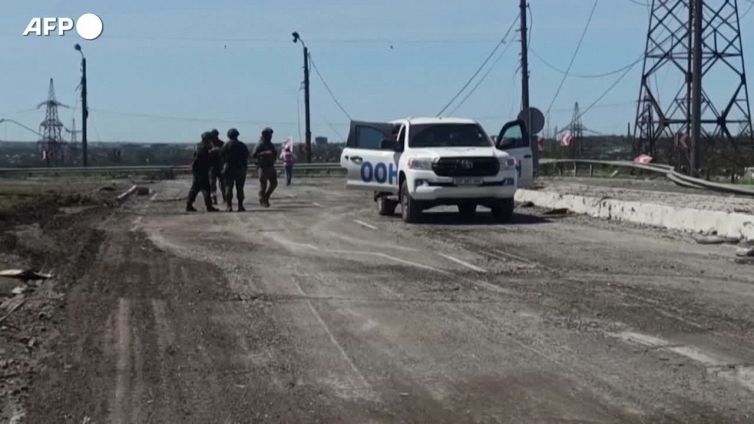 Ucraina, decine di civili evacuati dall'acciaieria Azovstal di Mariupol