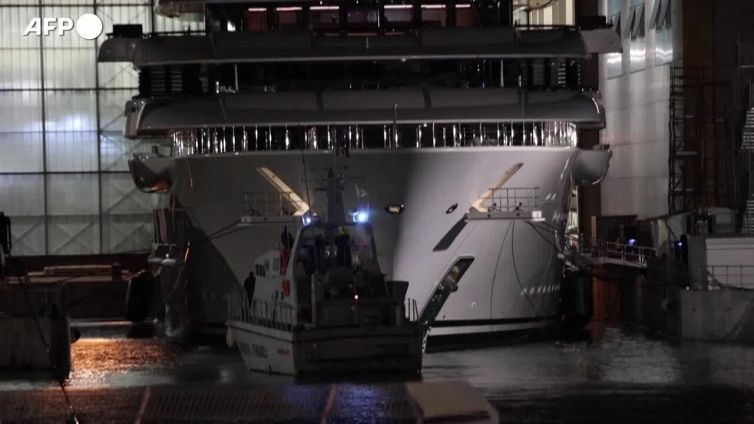 Mega yacht sequestrato dalle autorita' italiane: si sospetta appartenga a Putin