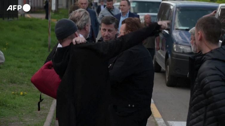 Ucraina, Bono e The Edge degli U2 in visita a Bucha