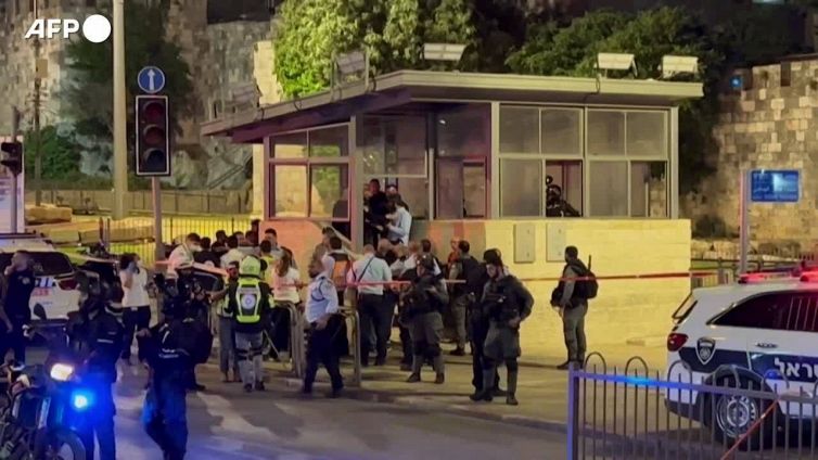 Gerusalemme, agente israeliano accoltellato alla Porta di Damasco