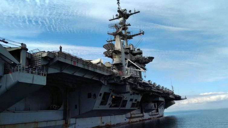 Truman, i 'segreti' della portaerei USA al largo di Napoli